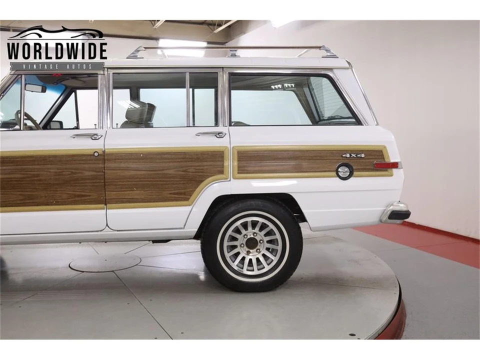 1990 Jeep SJ Grand Wagoneer - Image 10 of 31