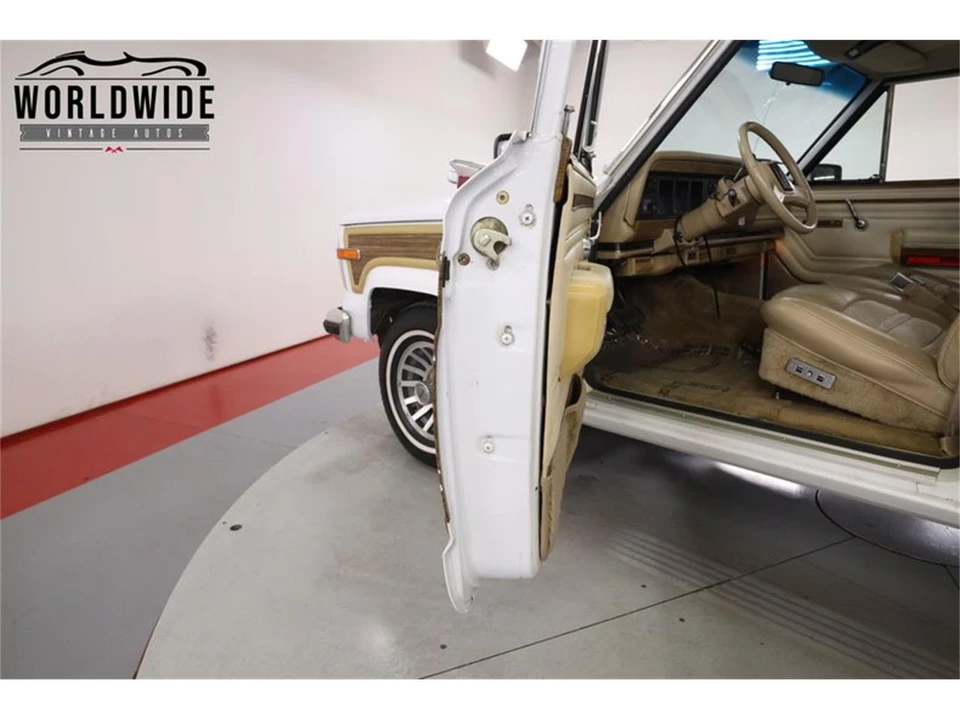 1990 Jeep SJ Grand Wagoneer - Image 25 of 31