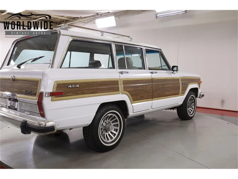 1990 Jeep SJ Grand Wagoneer - Image 23 of 31