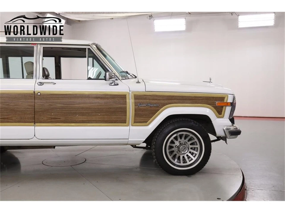 1990 Jeep SJ Grand Wagoneer - Image 8 of 31