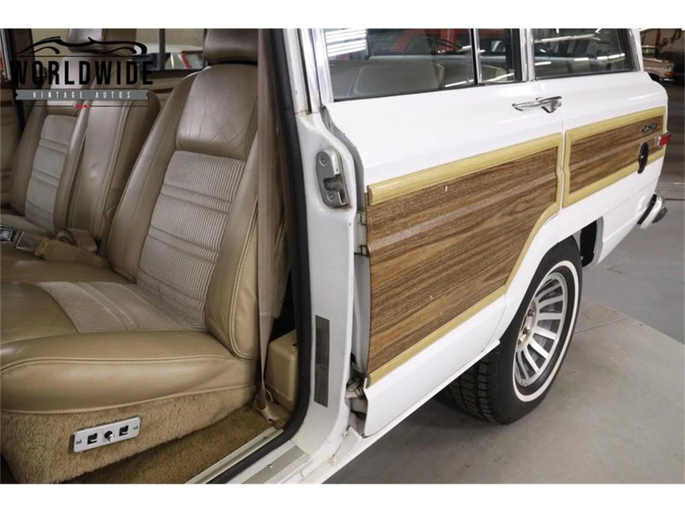 1990 Jeep SJ Grand Wagoneer - Image 26 of 31