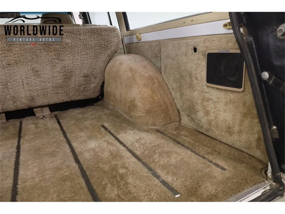 1990 Jeep SJ Grand Wagoneer - Image 21 of 31