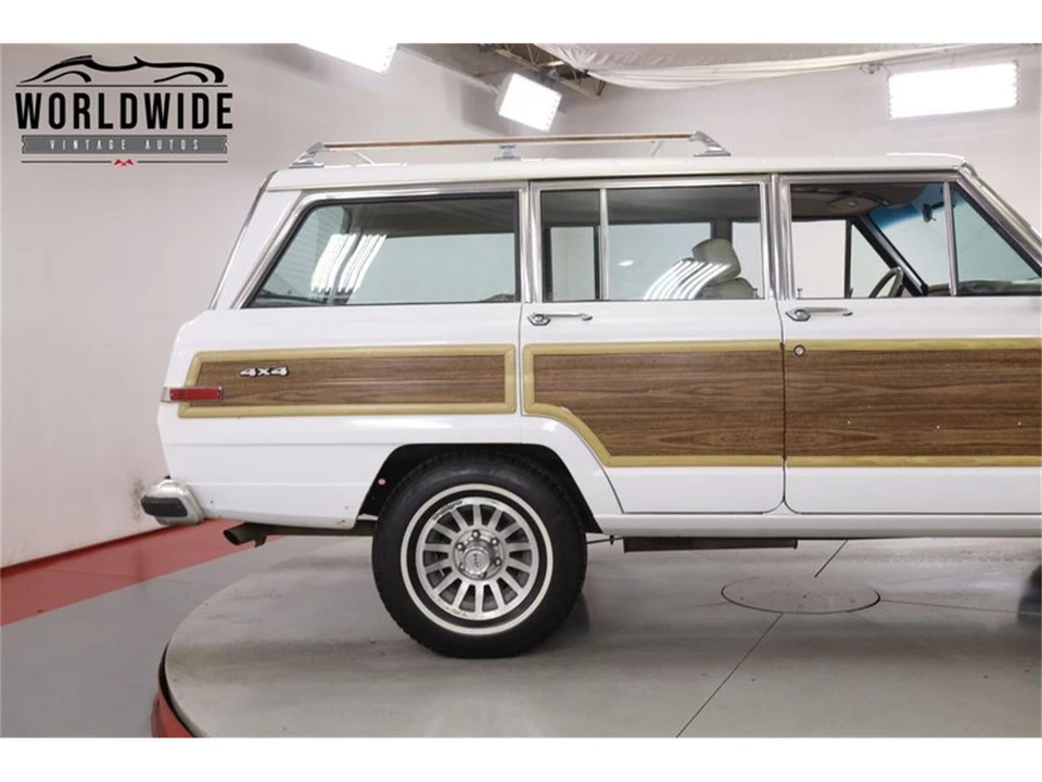 1990 Jeep SJ Grand Wagoneer - Image 9 of 31
