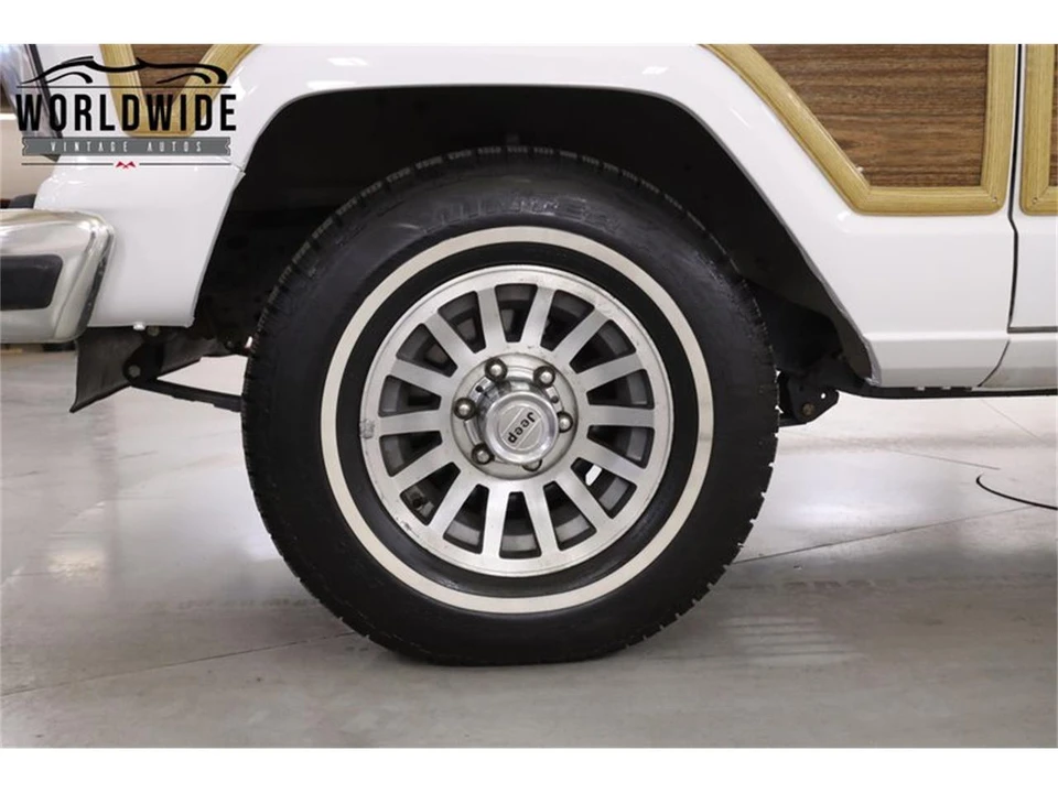 1990 Jeep SJ Grand Wagoneer - Image 12 of 31