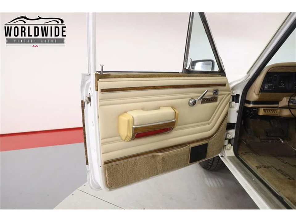1990 Jeep SJ Grand Wagoneer - Image 27 of 31