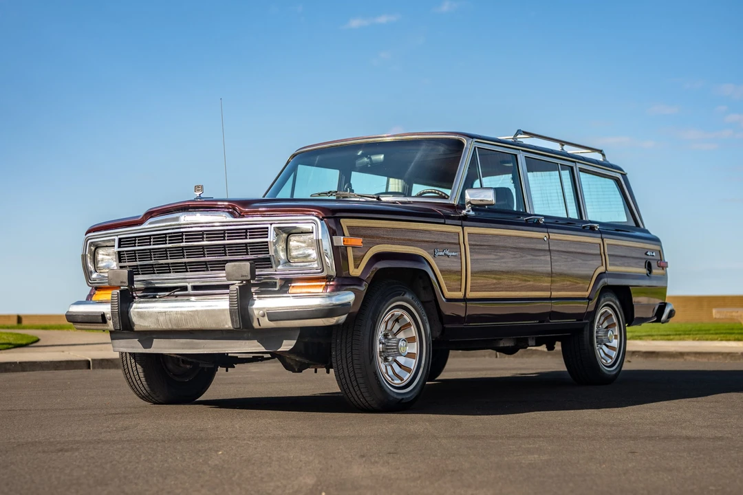 1990 Jeep SJ Grand Wagoneer - Image 4 of 31