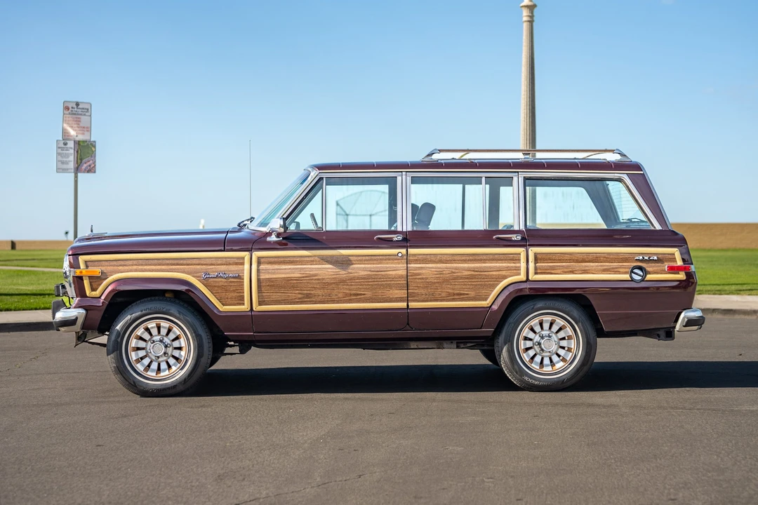 1990 Jeep SJ Grand Wagoneer - Image 5 of 31