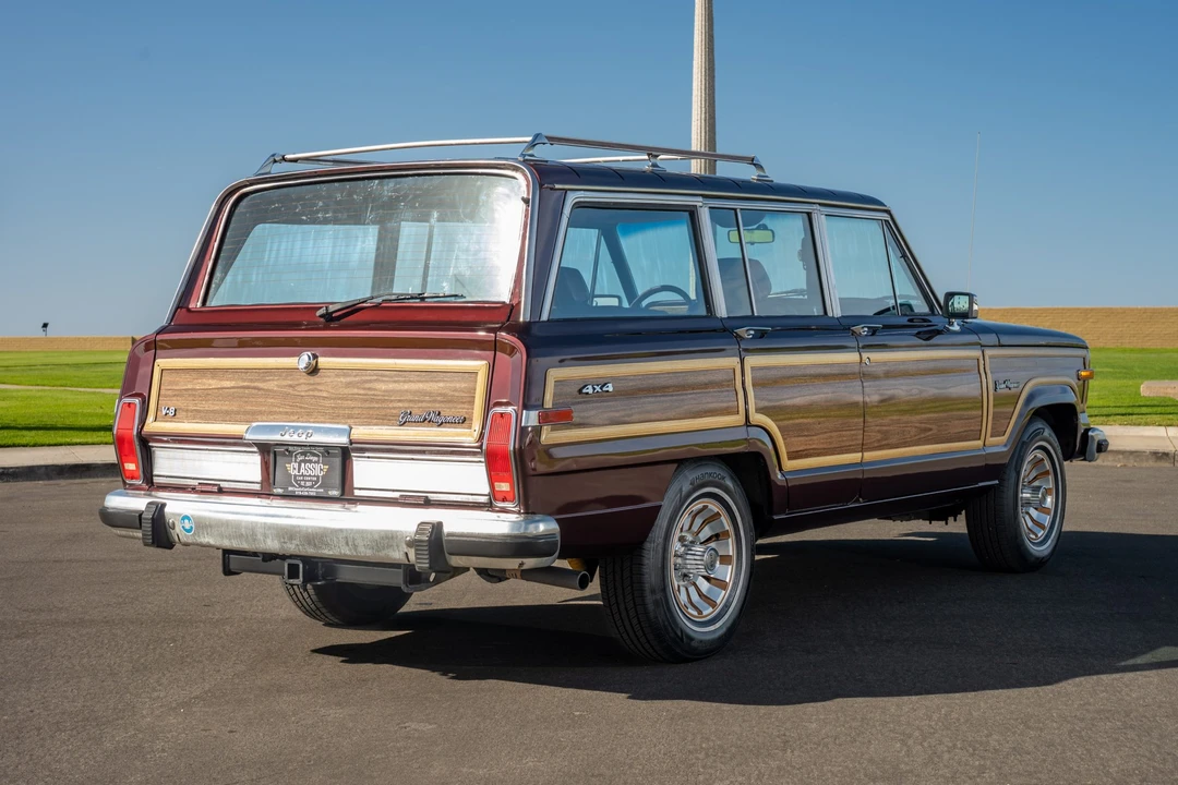 1990 Jeep SJ Grand Wagoneer - Image 9 of 31