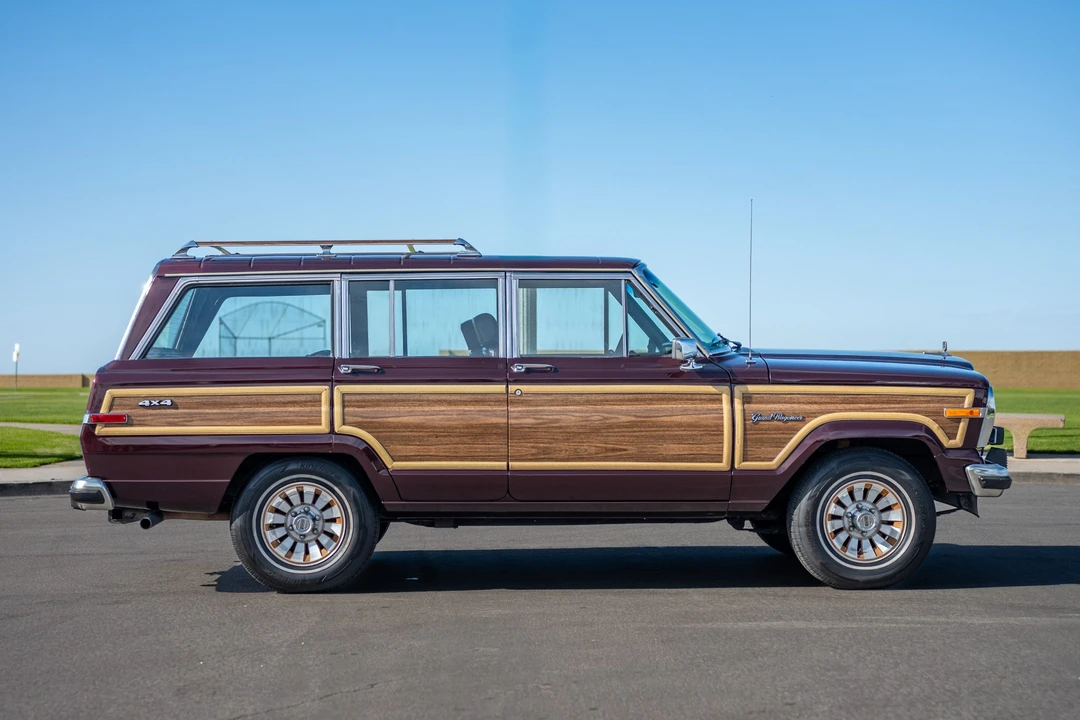 1990 Jeep SJ Grand Wagoneer - Image 10 of 31