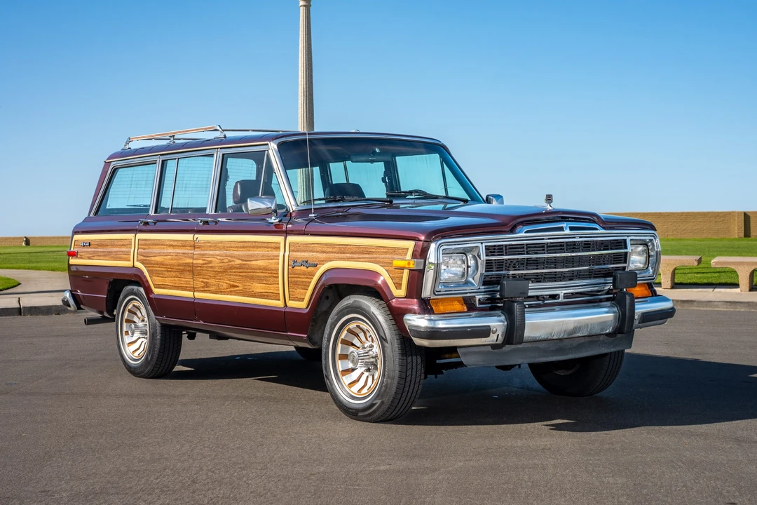 1990 Jeep SJ Grand Wagoneer - Image 12 of 31