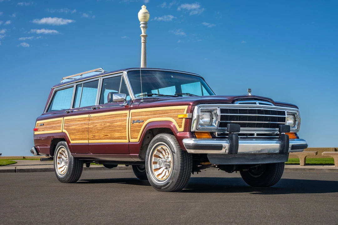 1990 Jeep SJ Grand Wagoneer - Image 13 of 31
