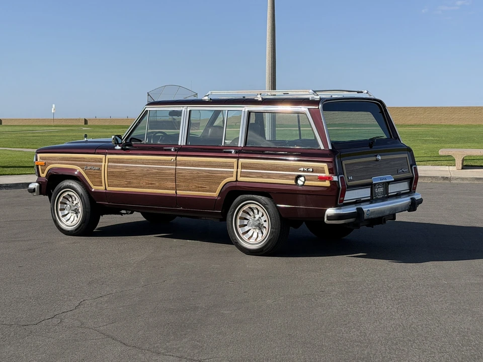 1990 Jeep SJ Grand Wagoneer - Image 6 of 31