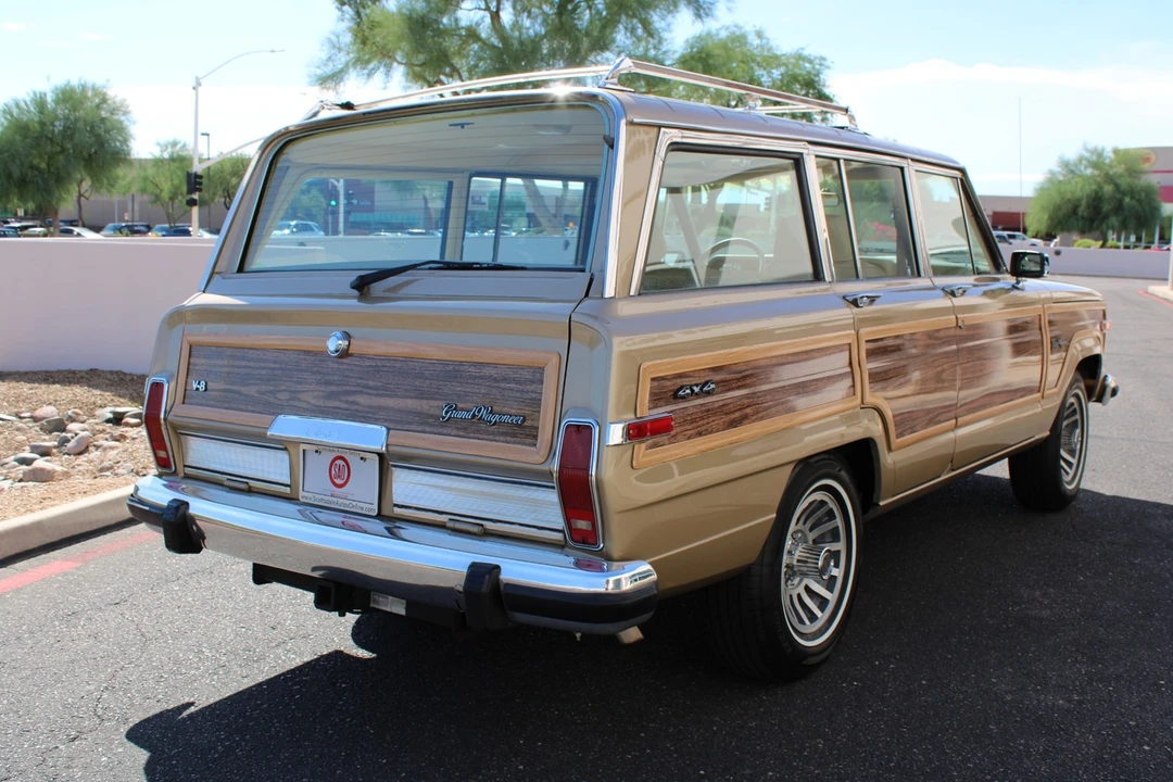 1990 Jeep SJ Grand Wagoneer - Image 5 of 21