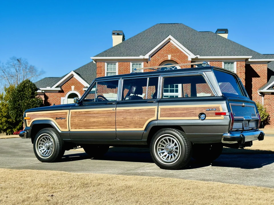 1990 Jeep SJ Grand Wagoneer - Image 21 of 31
