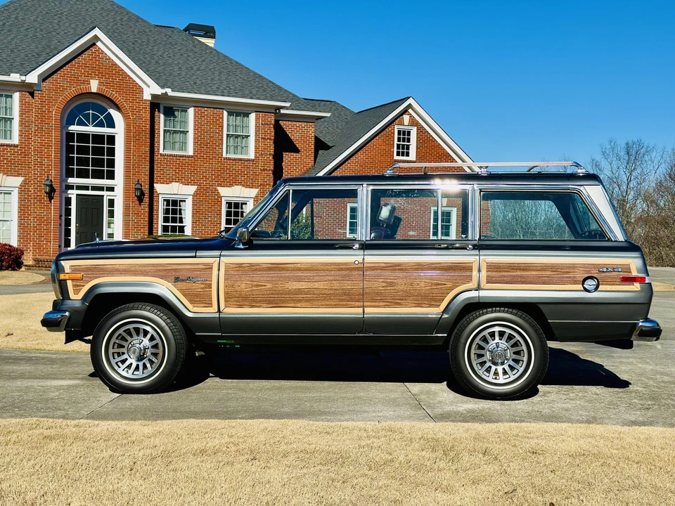 1990 Jeep SJ Grand Wagoneer - Image 19 of 31