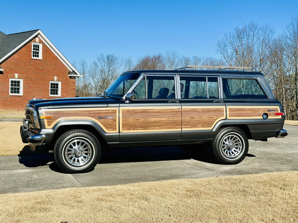 1990 Jeep SJ Grand Wagoneer - Image 20 of 31