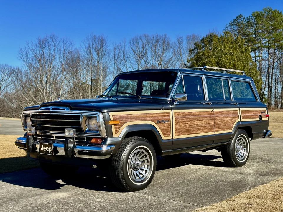 1990 Jeep SJ Grand Wagoneer - Image 12 of 31