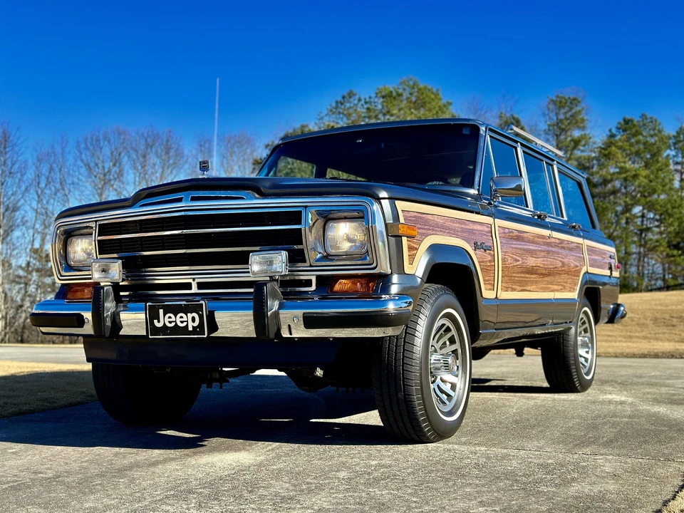 1990 Jeep SJ Grand Wagoneer - Image 4 of 31