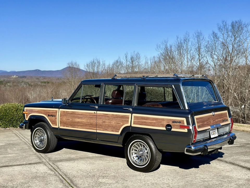 1990 Jeep SJ Grand Wagoneer - Image 24 of 31