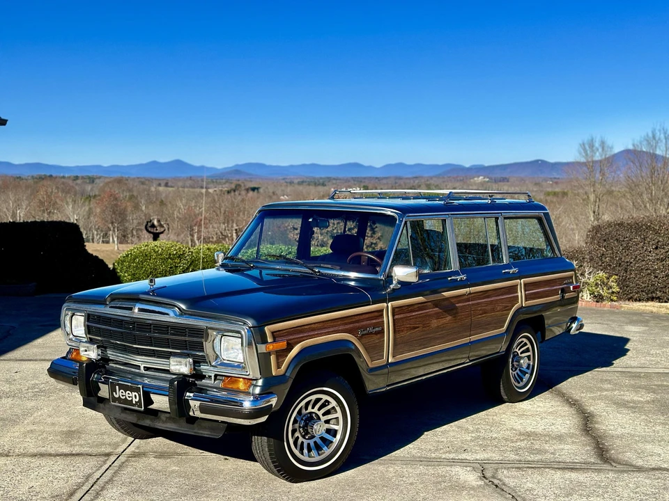 1990 Jeep SJ Grand Wagoneer - Image 11 of 31