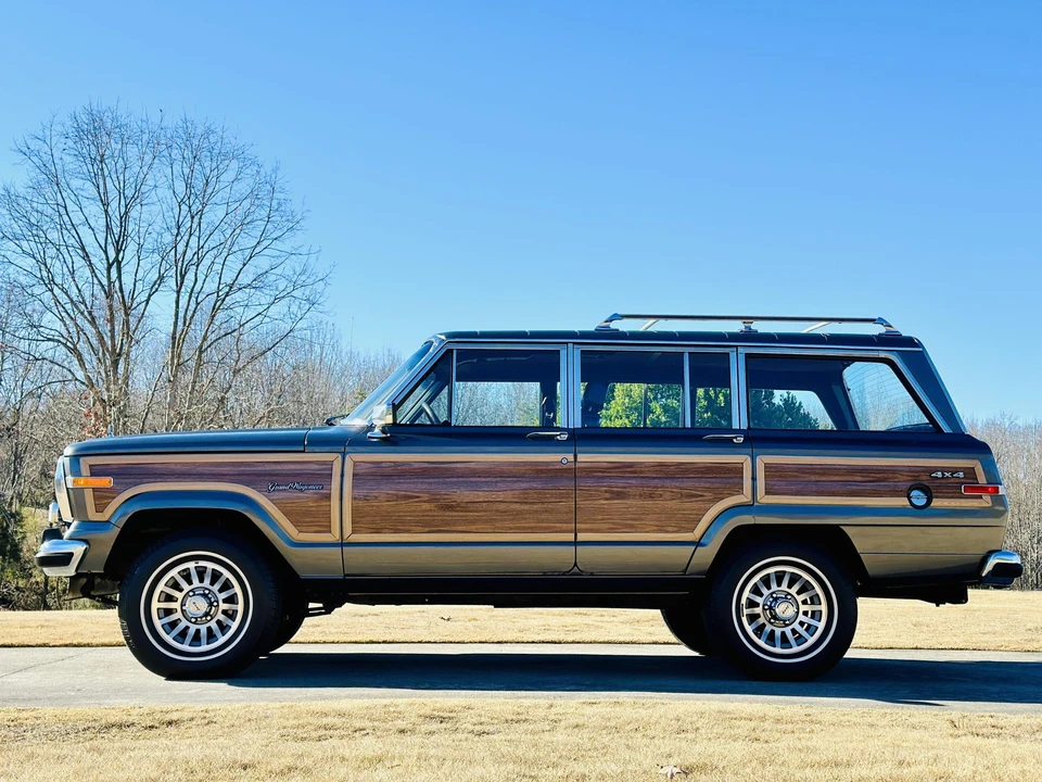 1990 Jeep SJ Grand Wagoneer - Image 17 of 31