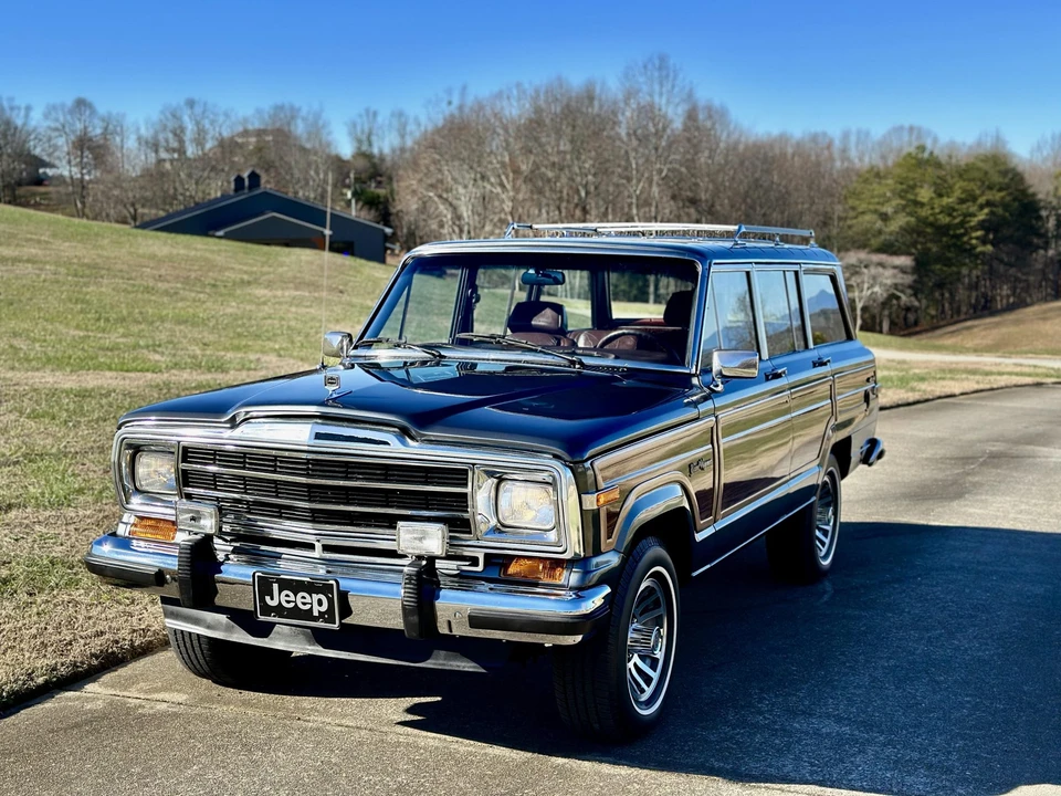 1990 Jeep SJ Grand Wagoneer - Image 2 of 31