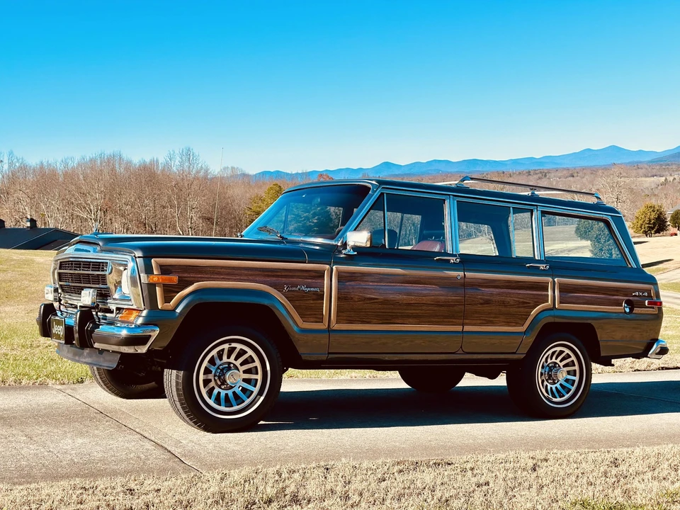1990 Jeep SJ Grand Wagoneer - Image 14 of 31