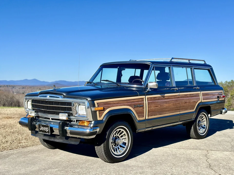 1990 Jeep SJ Grand Wagoneer - Image 10 of 31