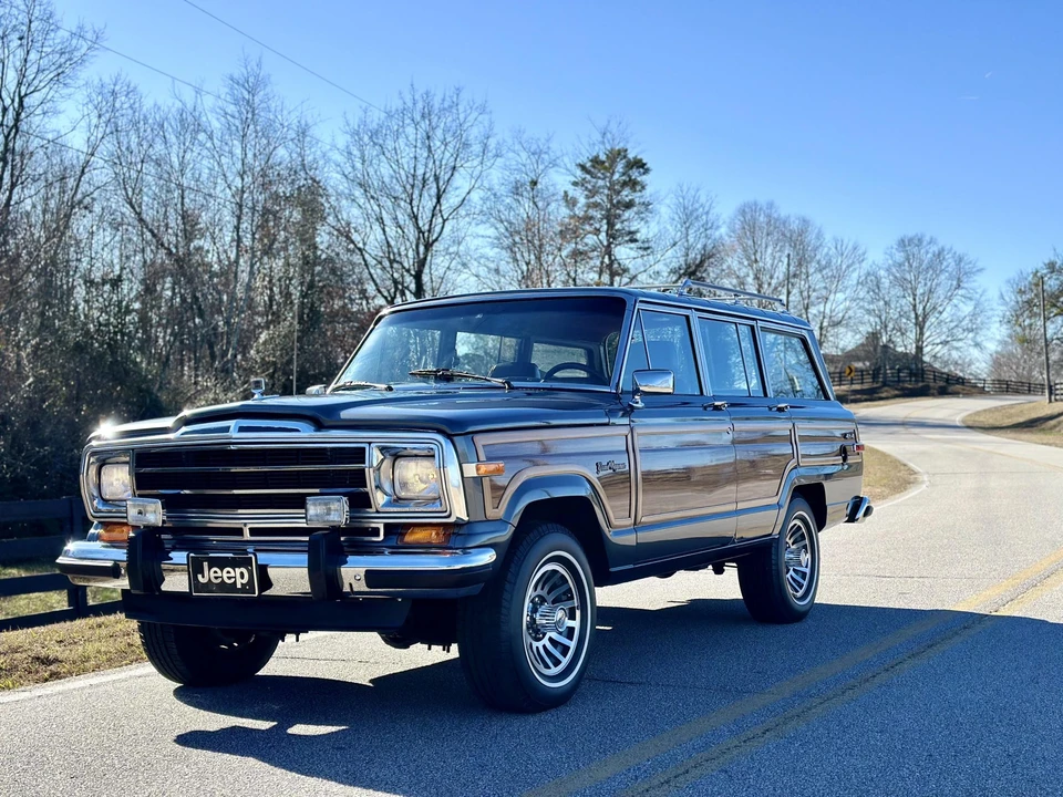 1990 Jeep SJ Grand Wagoneer - Image 9 of 31