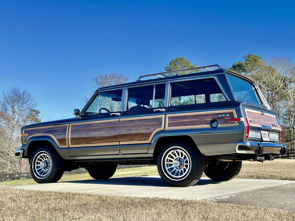 1990 Jeep SJ Grand Wagoneer - Image 25 of 31