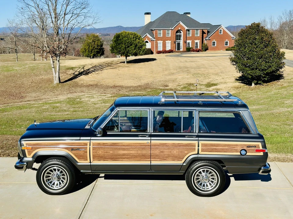 1990 Jeep SJ Grand Wagoneer - Image 16 of 31