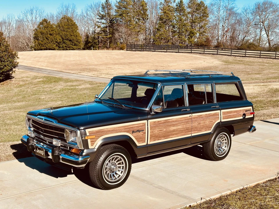 1990 Jeep SJ Grand Wagoneer - Image 13 of 31