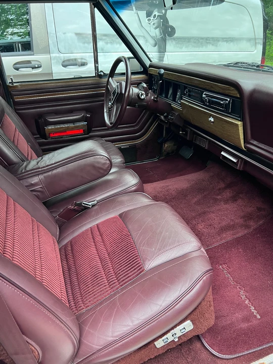 1990 Jeep SJ Grand Wagoneer - Image 5 of 17
