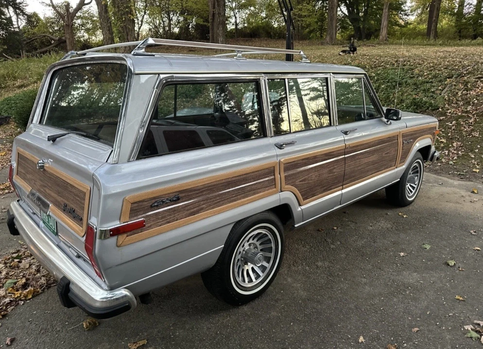 1990 Jeep SJ Grand Wagoneer - Image 2 of 17