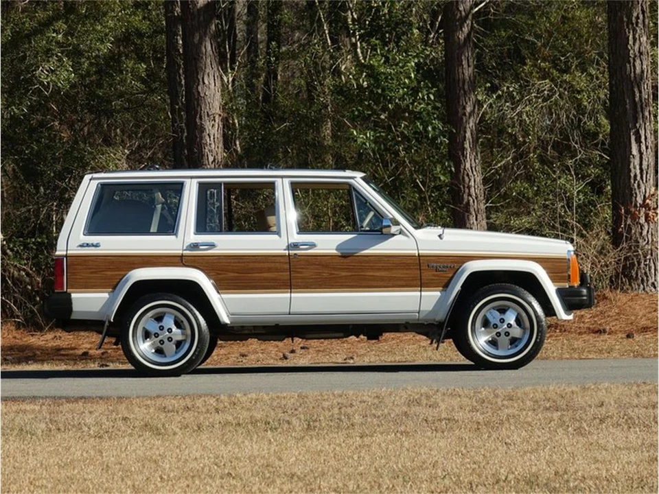 1990 Jeep SJ Grand Wagoneer - Image 4 of 31