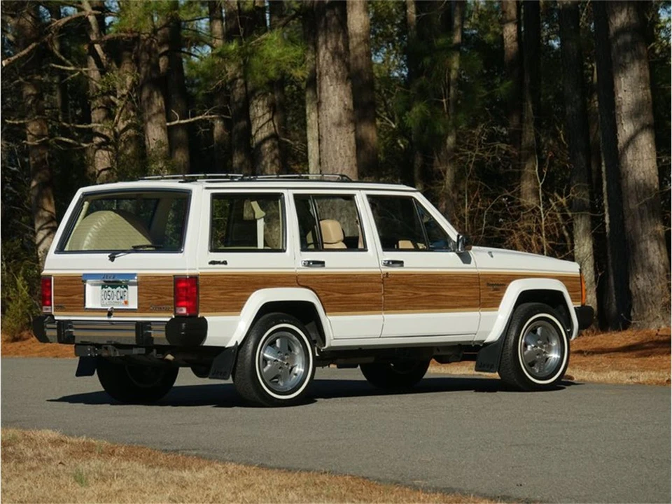 1990 Jeep SJ Grand Wagoneer - Image 10 of 31