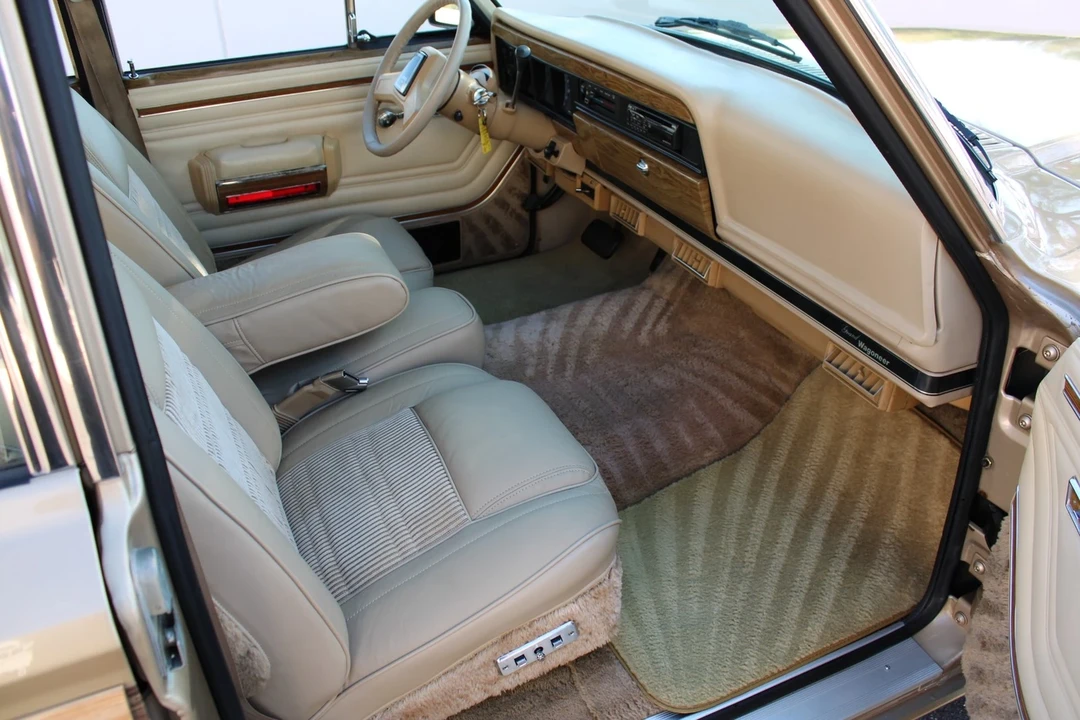 1990 Jeep SJ Wagoneer - Image 8 of 21