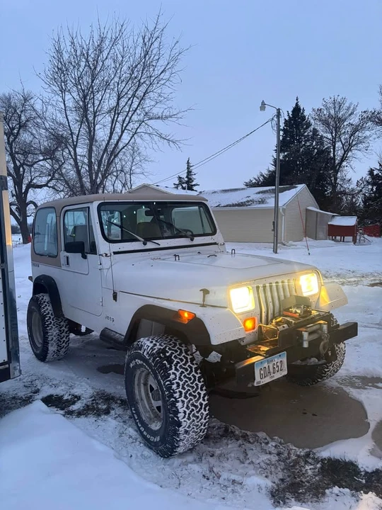 1990 Jeep YJ Wrangler - Image 9 of 10