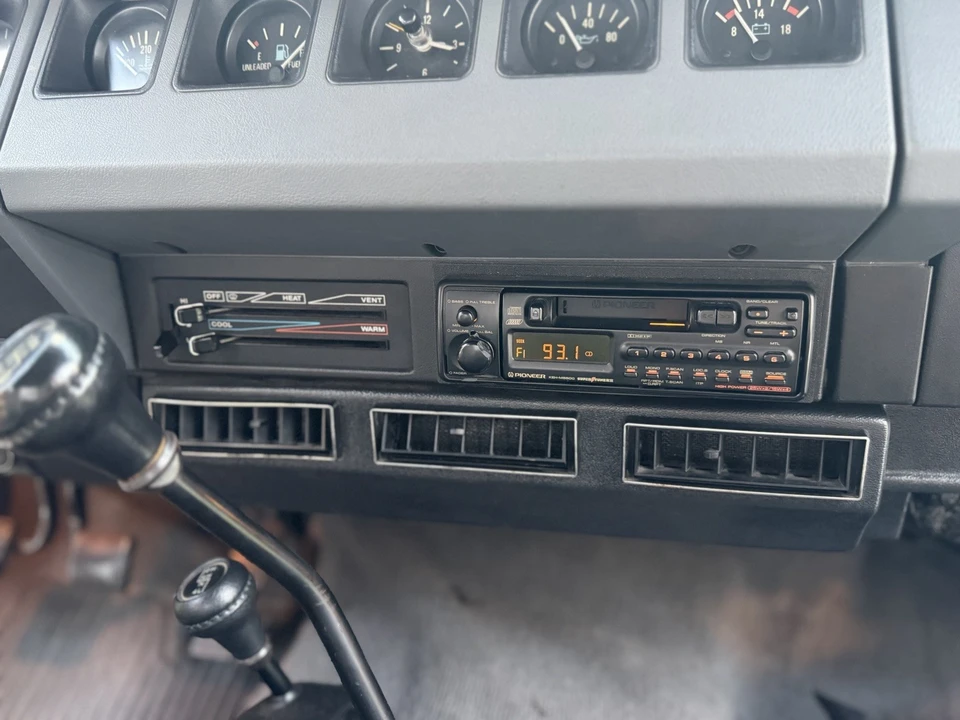 1990 Jeep YJ Wrangler - Image 15 of 29