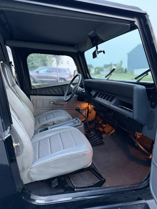 1990 Jeep YJ Wrangler - Image 5 of 29
