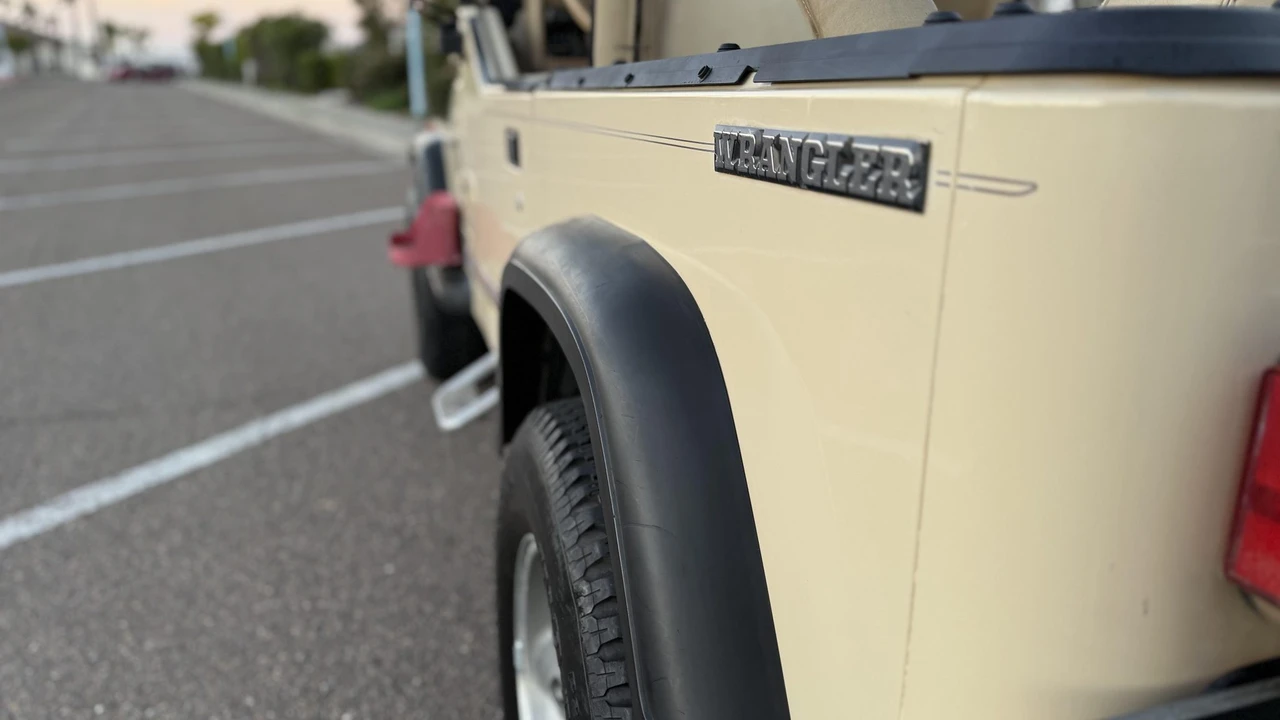1990 Jeep YJ Wrangler - Image 18 of 31