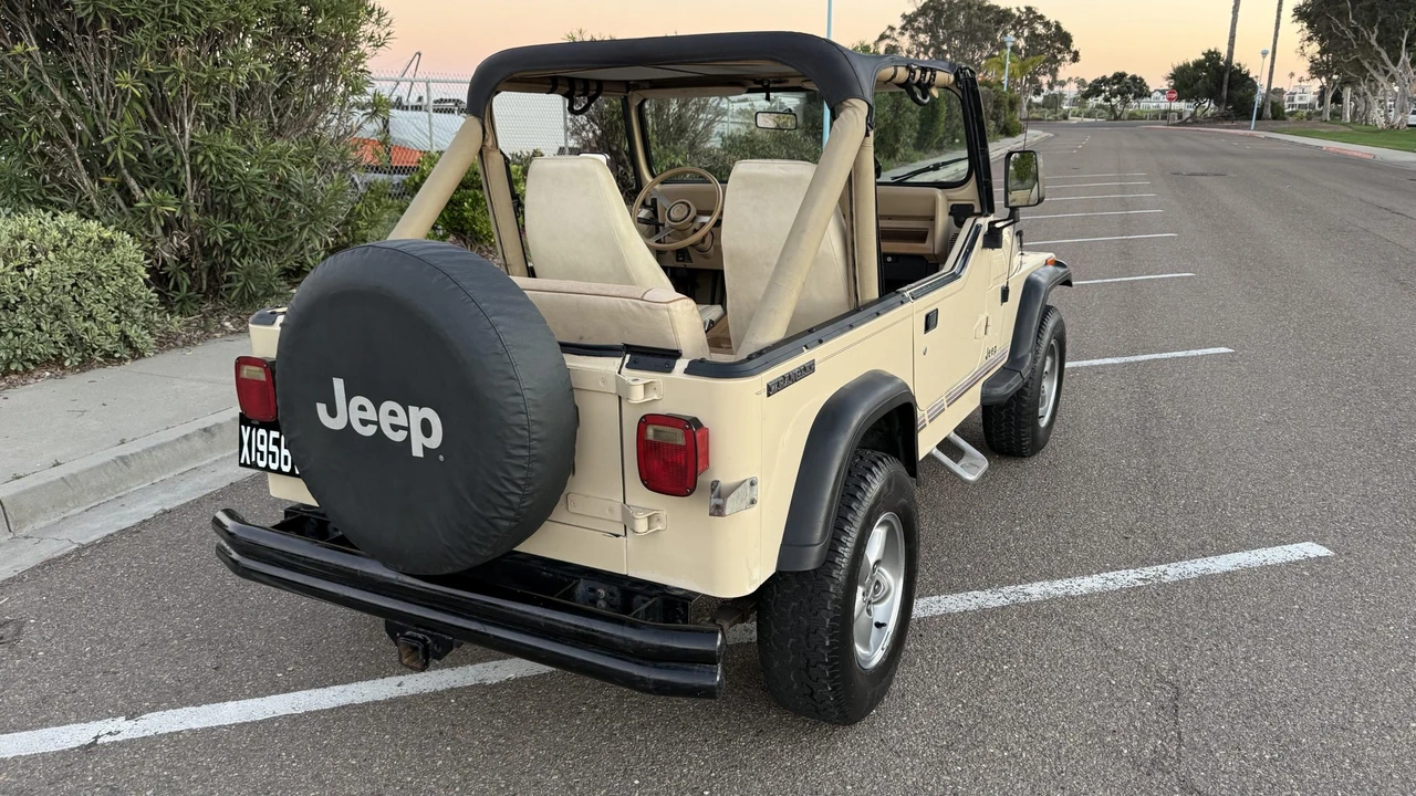 1990 Jeep YJ Wrangler - Image 12 of 31