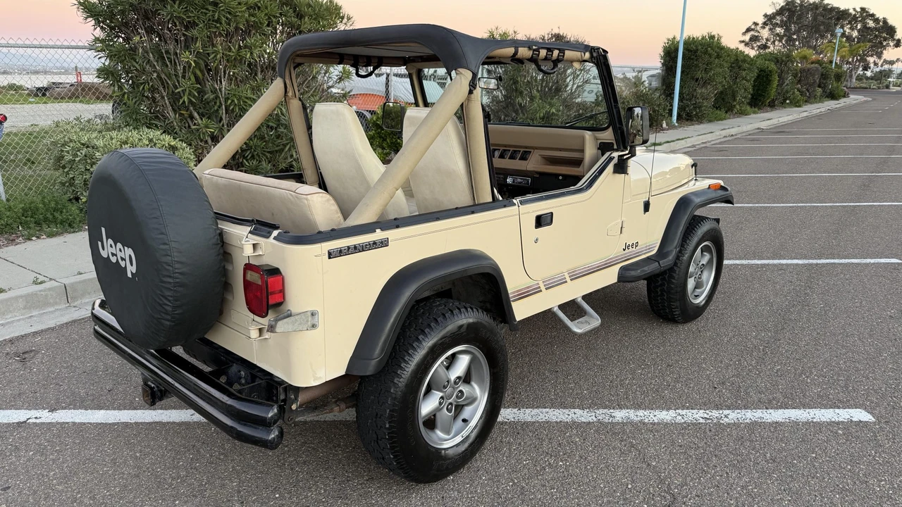 1990 Jeep YJ Wrangler - Image 11 of 31