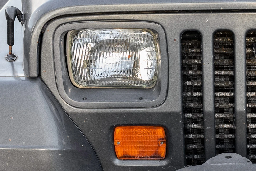 1990 Jeep YJ Wrangler - Image 21 of 31