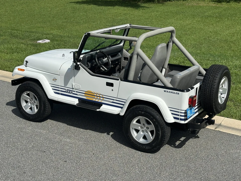 1990 Jeep YJ Wrangler - Image 8 of 31