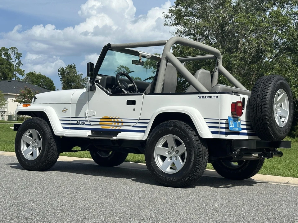 1990 Jeep YJ Wrangler - Image 7 of 31