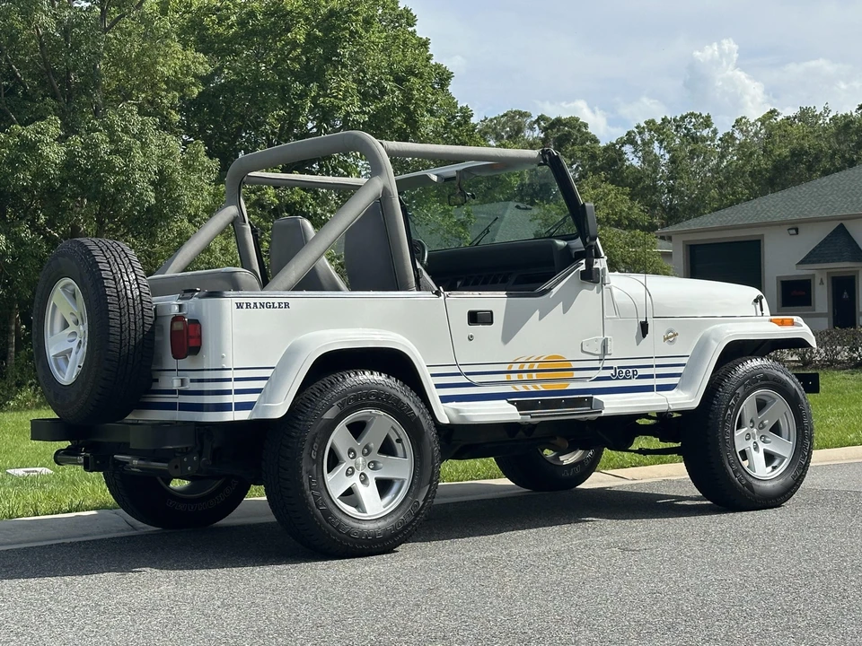 1990 Jeep YJ Wrangler - Image 11 of 31