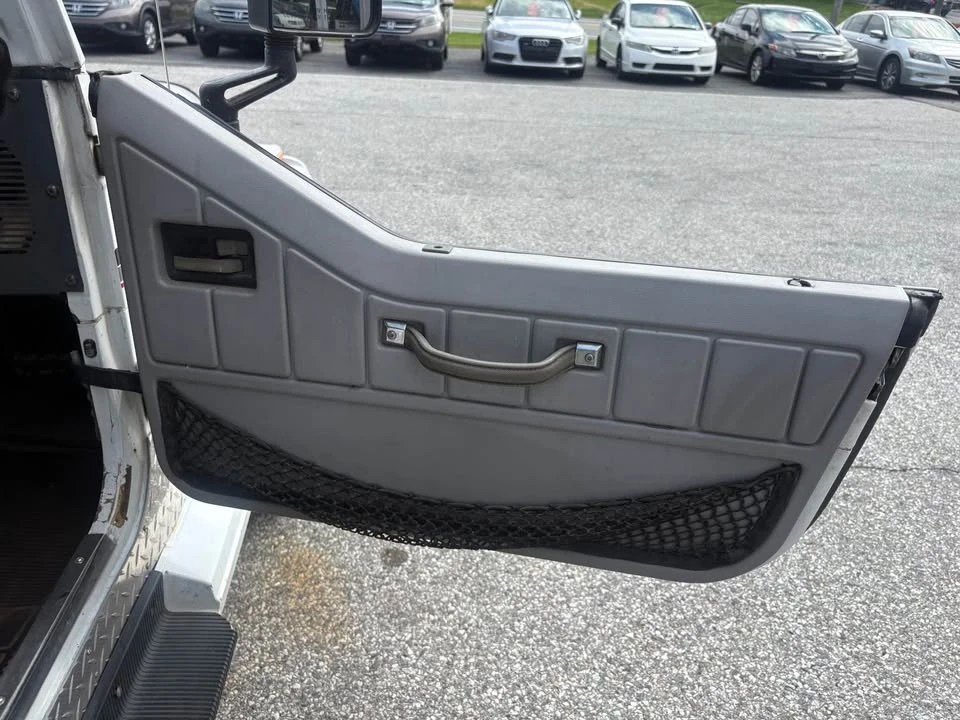 1990 Jeep YJ Wrangler - Image 12 of 13