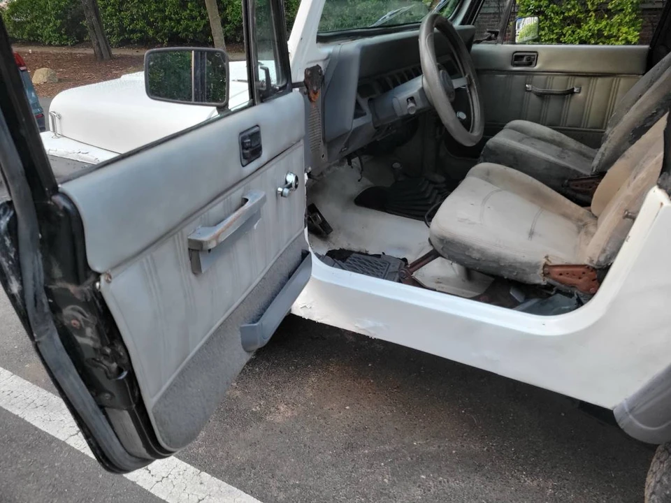 1990 Jeep YJ Wrangler - Image 16 of 17