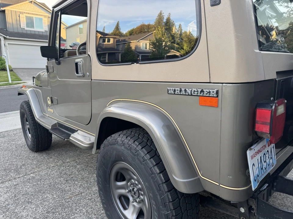 1990 Jeep YJ Wrangler - Image 21 of 31